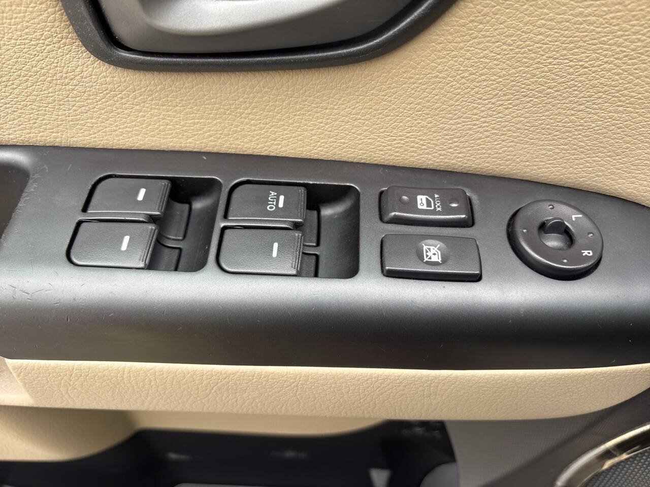 Used 2011 Kia Soul ! FWD image 14