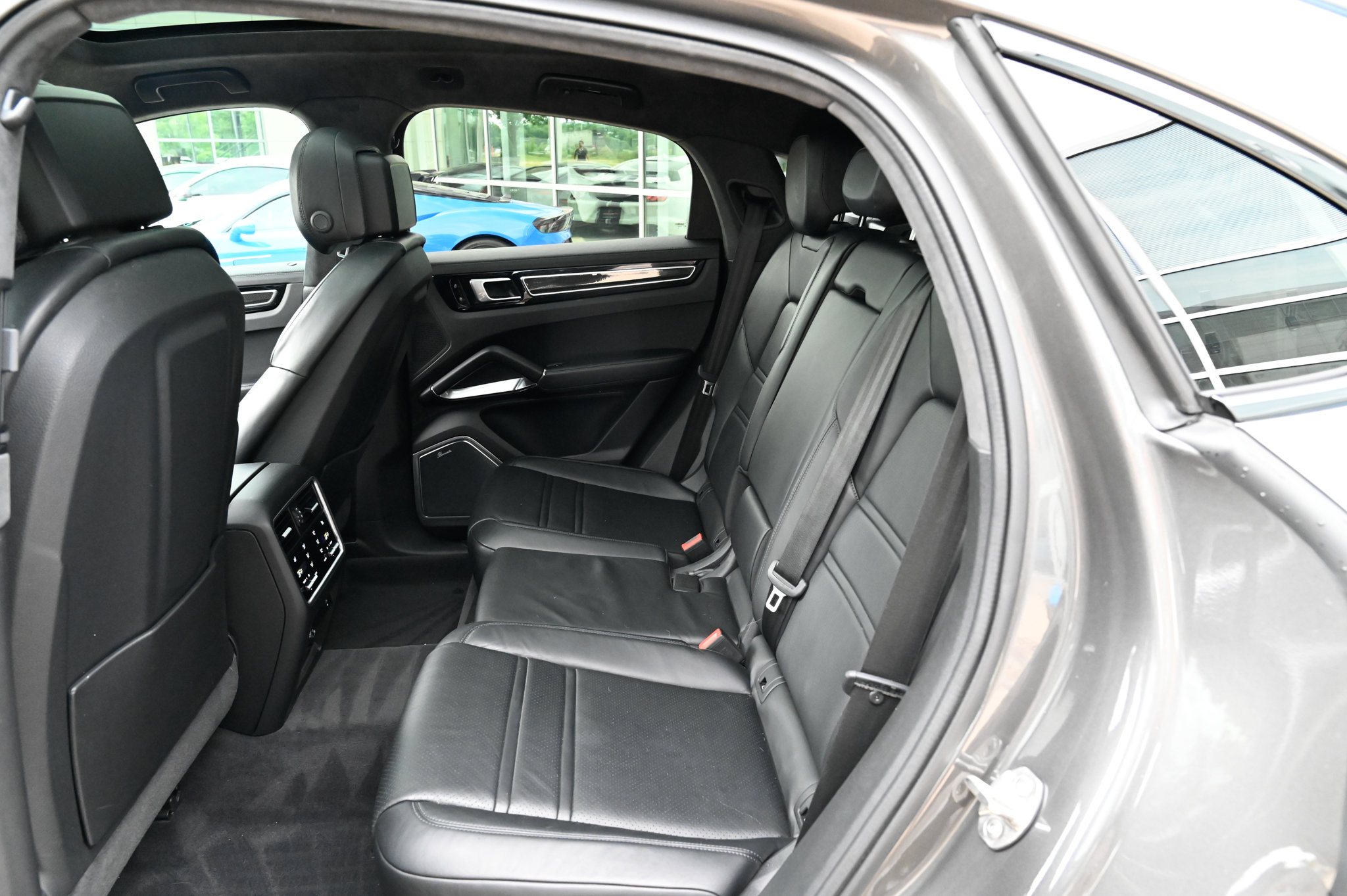 Used 2021 Porsche Cayenne Turbo AWD/4WD image 38