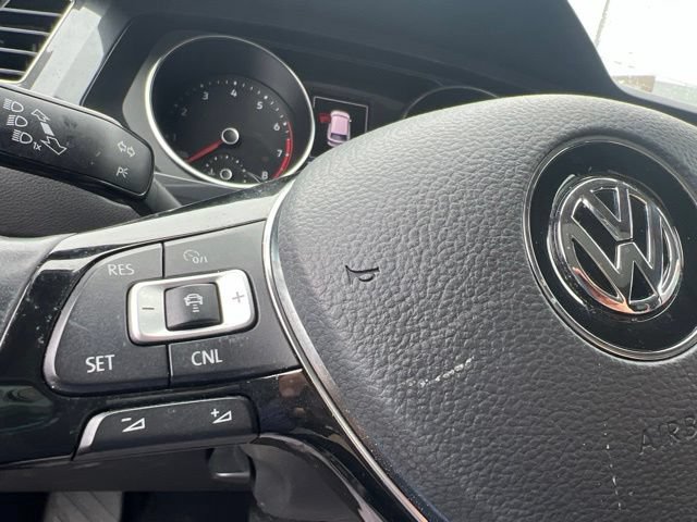Used 2018 Volkswagen Tiguan SEL AWD/4WD image 16