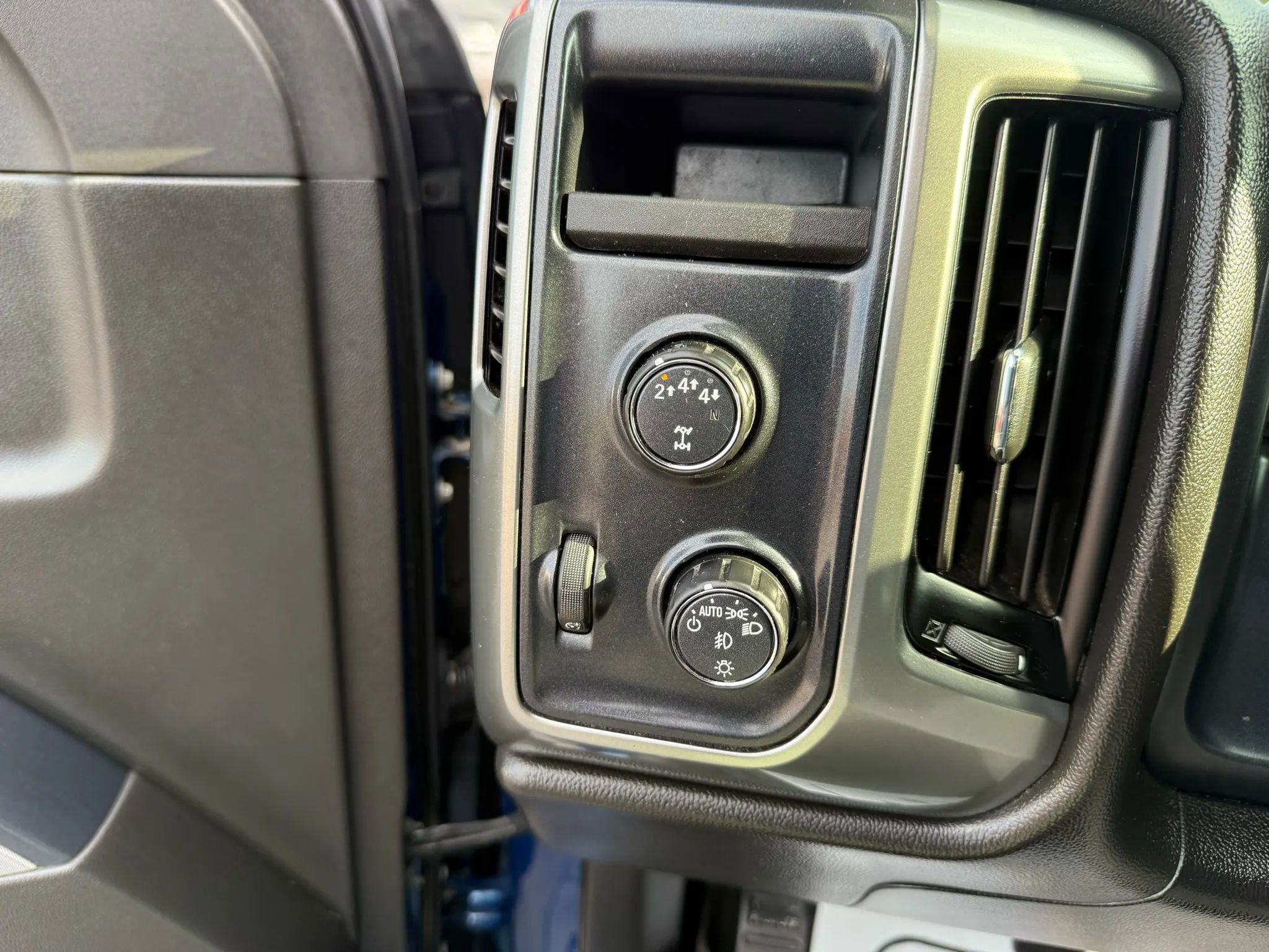 Used 2019 Chevrolet Silverado 2500 LT AWD/4WD image 13