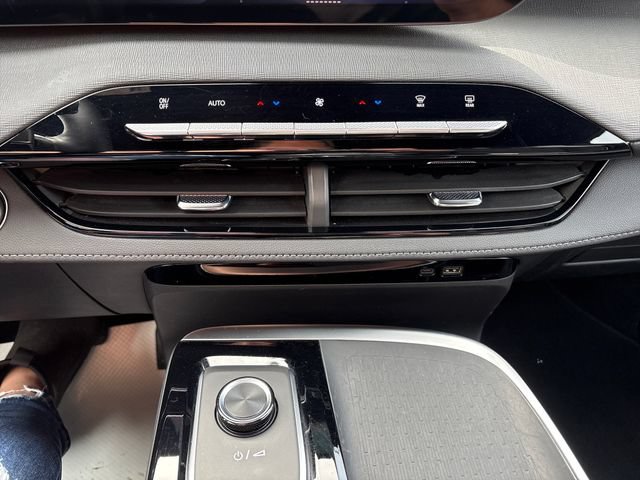 Used 2025 Buick Enclave Sport Touring AWD/4WD image 16