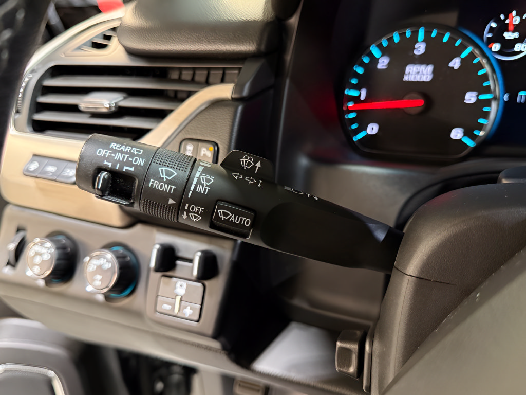 Used 2020 GMC Yukon Denali w/ Open Road Package AWD/4WD image 18