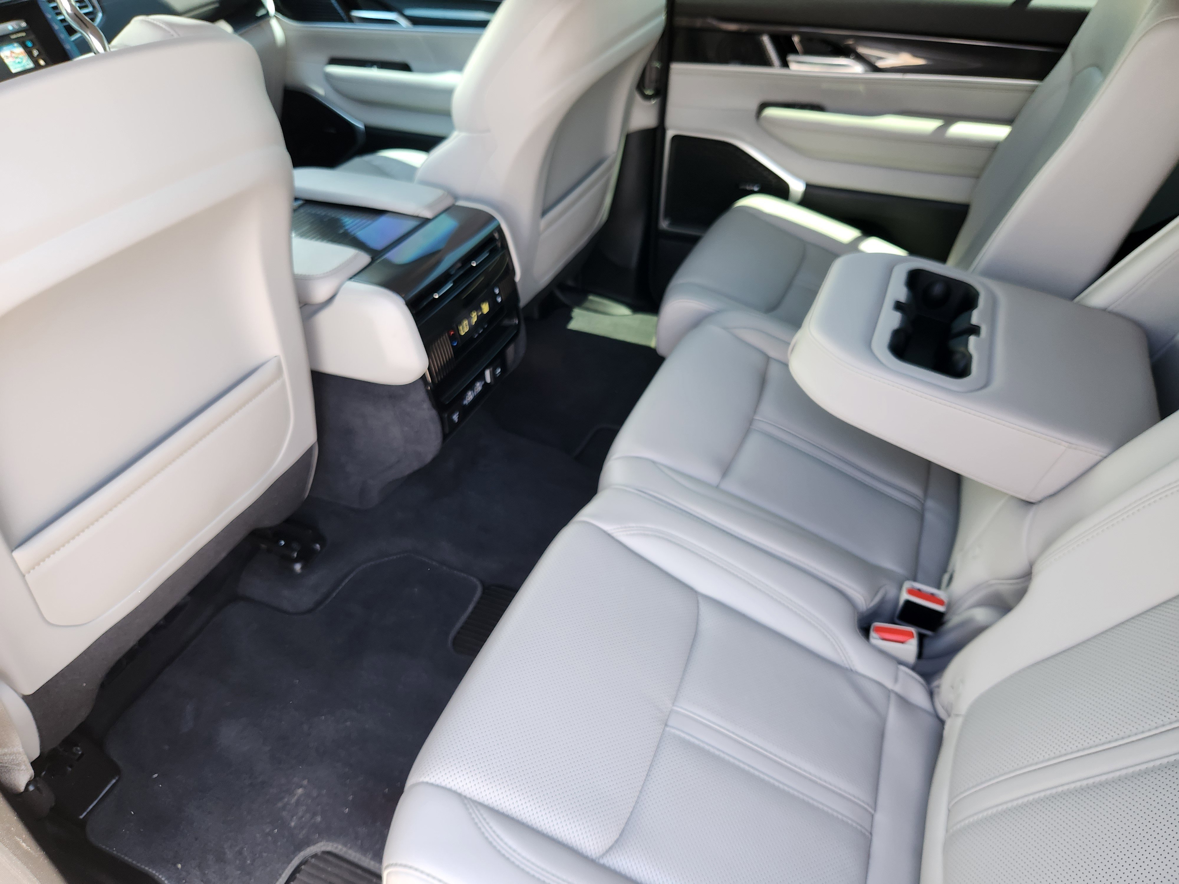 Used 2022 Jeep Wagoneer Series I AWD/4WD image 10
