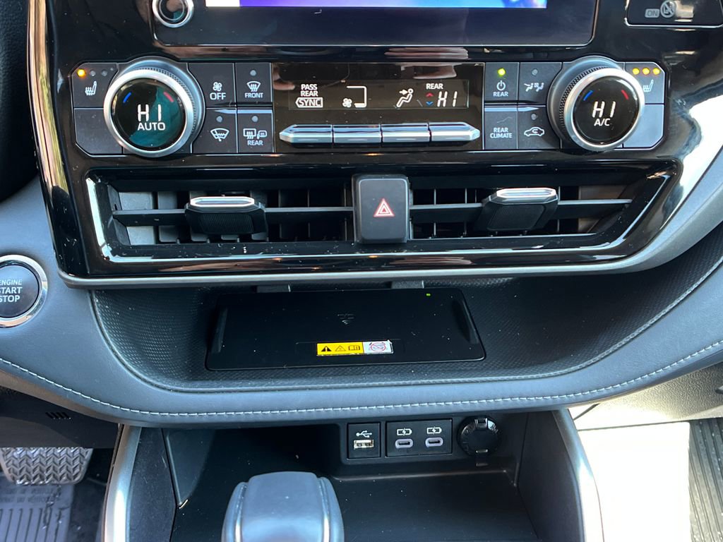 Used 2023 Toyota Highlander XLE image 17