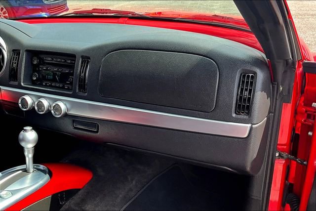 Used 2004 Chevrolet SSR w/ Preferred Equipment Group image 16