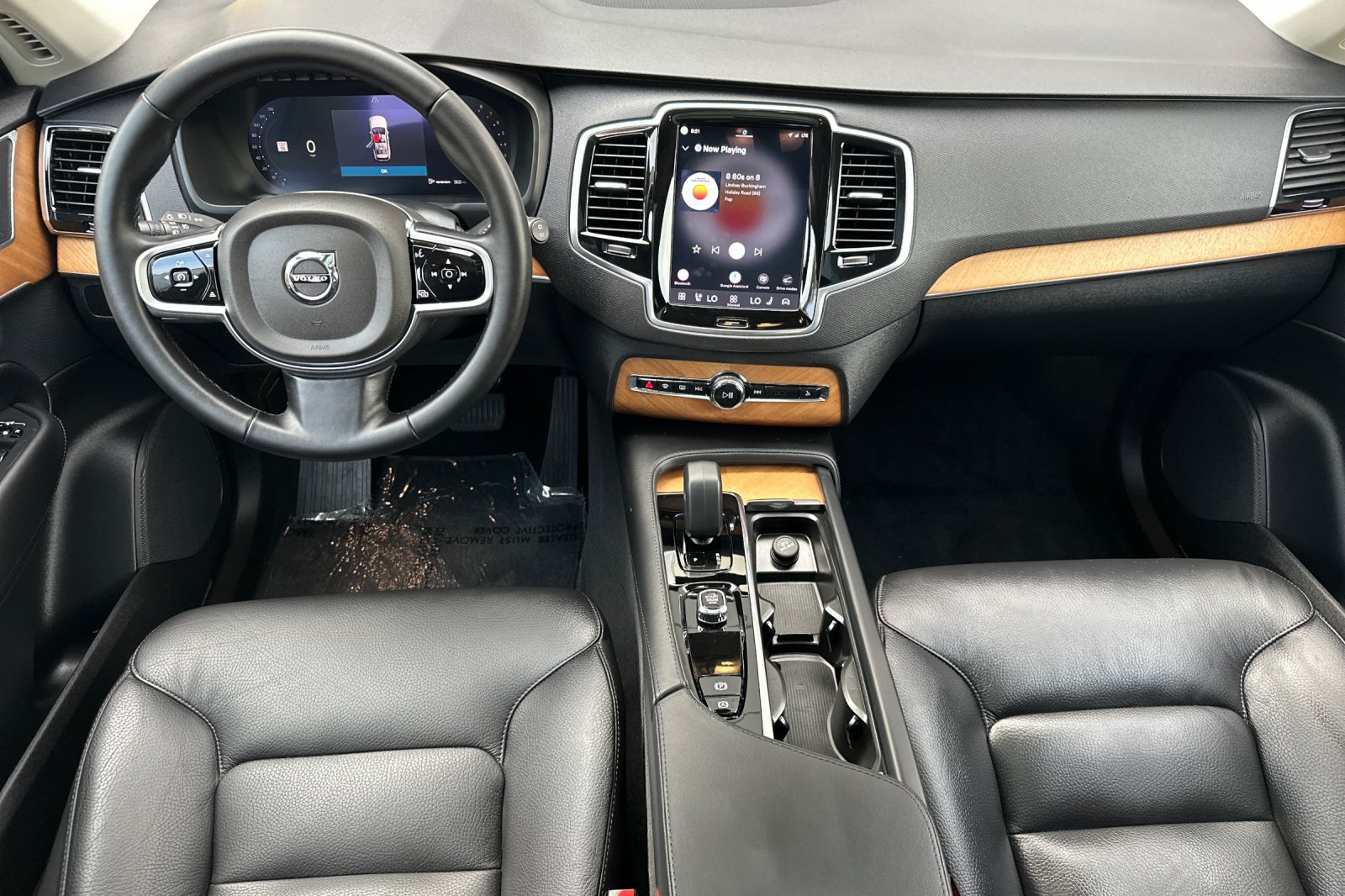 Certified 2025 Volvo XC90 B6 Plus AWD/4WD image 16
