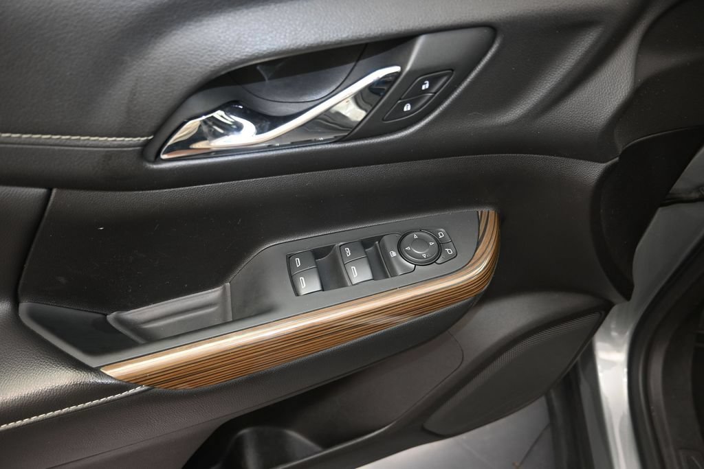 Used 2023 GMC Acadia SLE FWD image 11