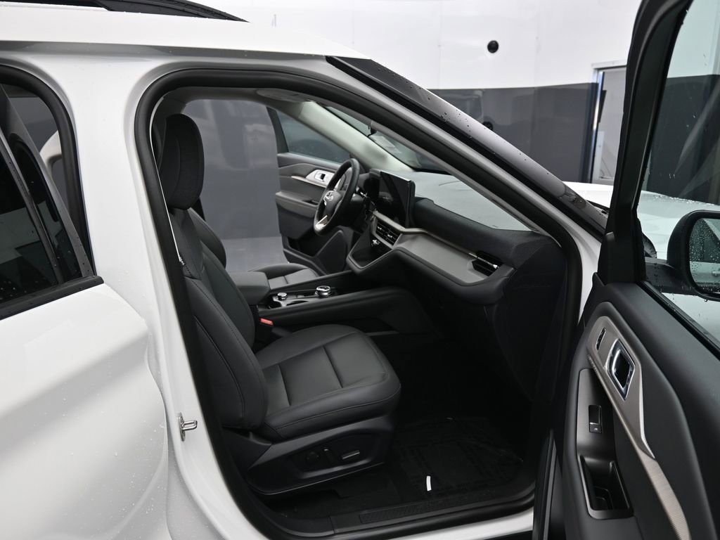 New 2026 Ford Explorer Active image 13