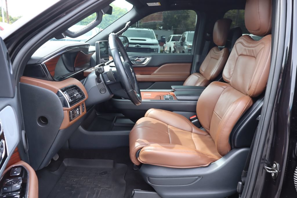 Used 2024 Lincoln Navigator L Reserve AWD/4WD image 5