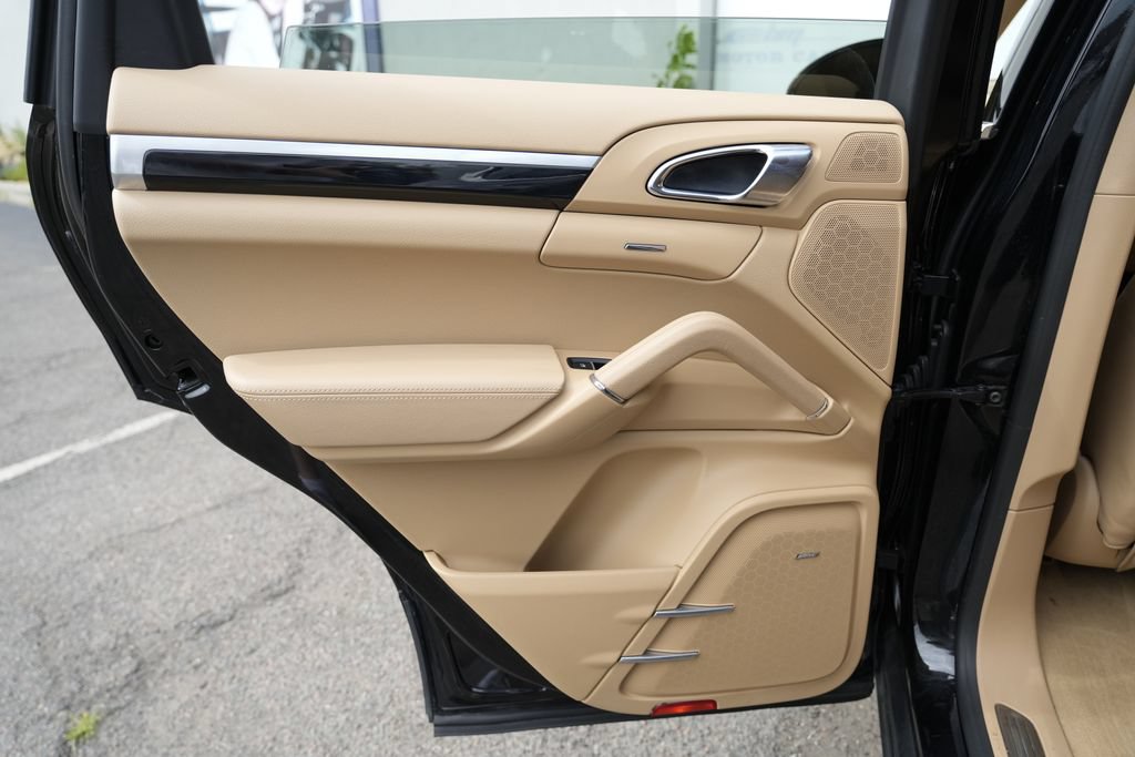 Used 2016 Porsche Cayenne AWD/4WD image 29