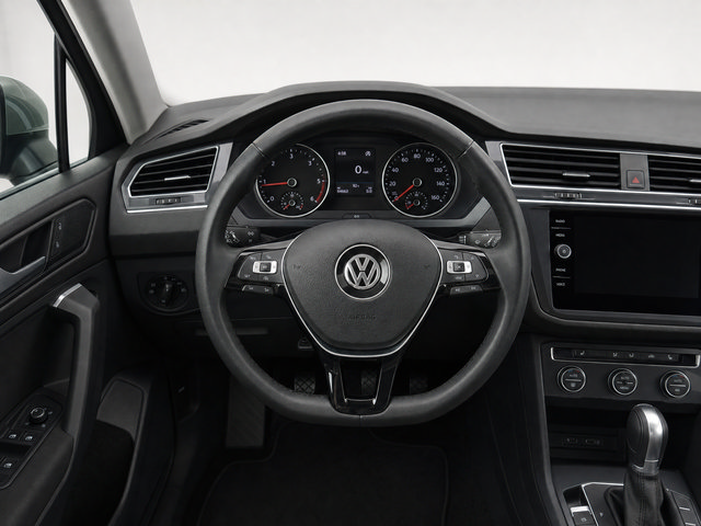 Used 2020 Volkswagen Tiguan SE w/ Panoramic Sunroof Package AWD/4WD image 18