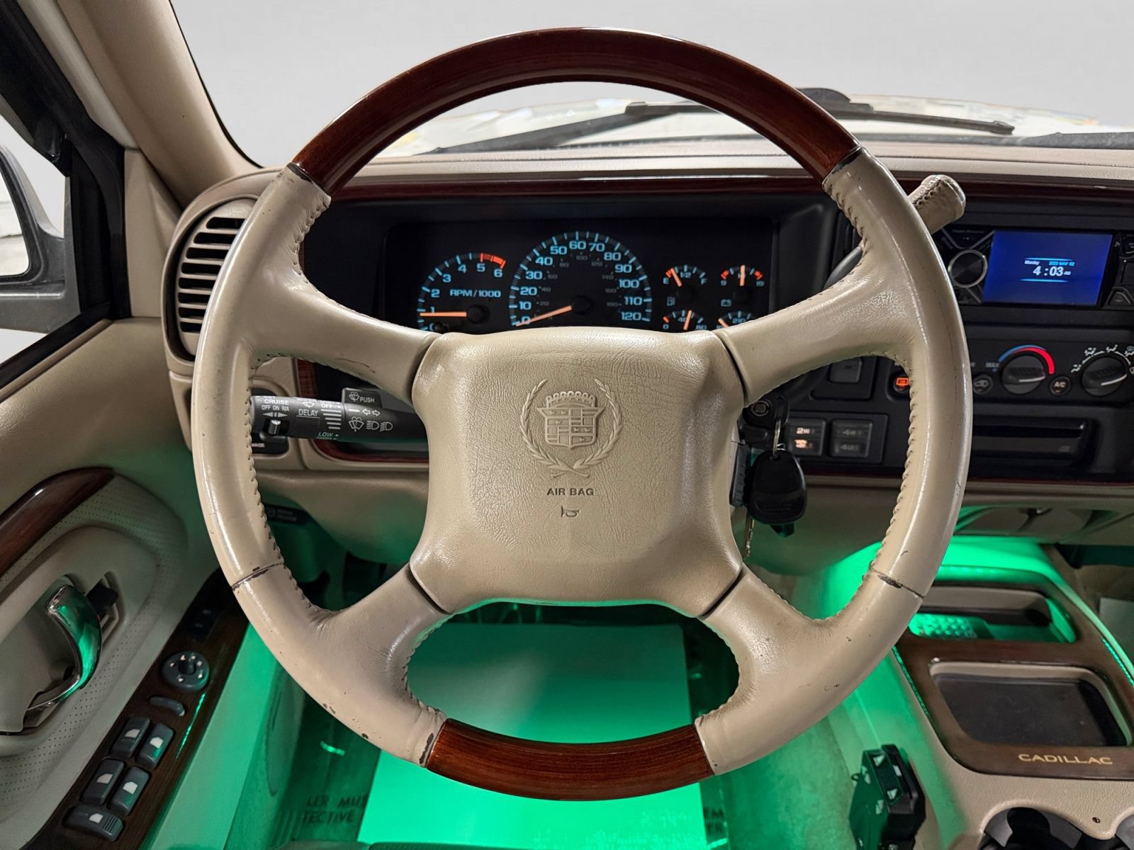 Used 2000 Cadillac Escalade 4WD image 19
