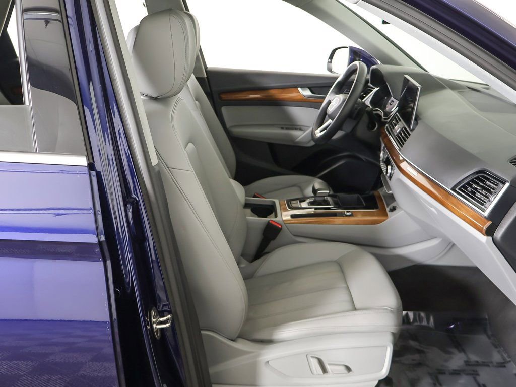 Used 2024 Audi Q5 2.0T Premium w/ Convenience Package image 32
