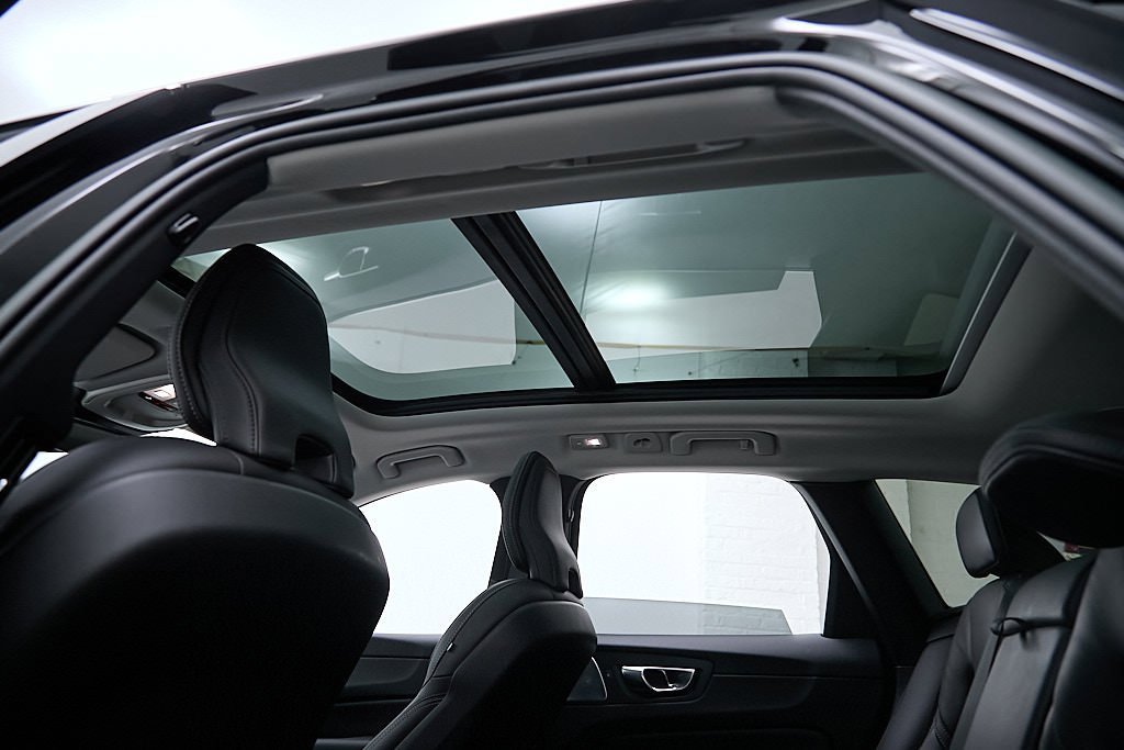 Certified 2023 Volvo XC60 B6 Ultimate w/ Protection Package Premier image 22