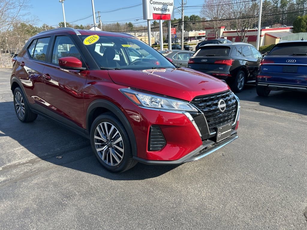 Used 2024 Nissan Kicks SV image 2