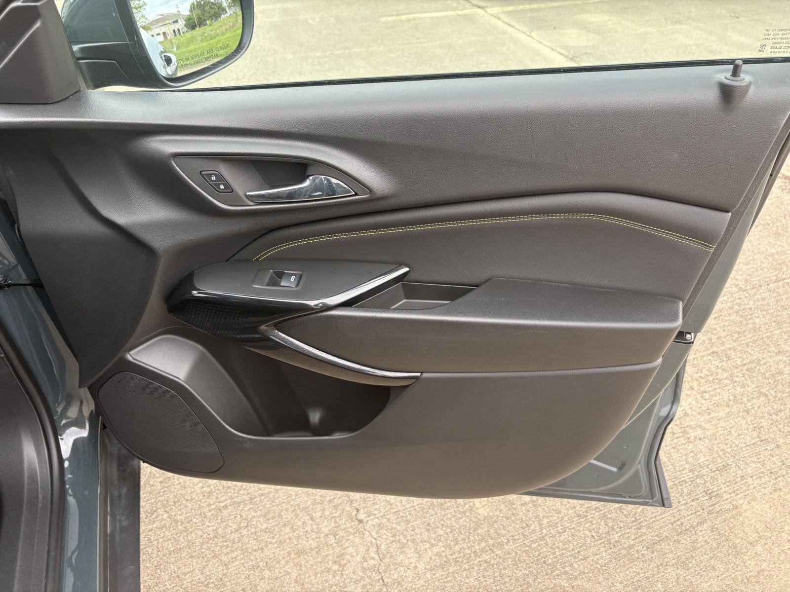 Used 2025 Chevrolet Trax LT w/ Driver Confidence Package FWD image 16
