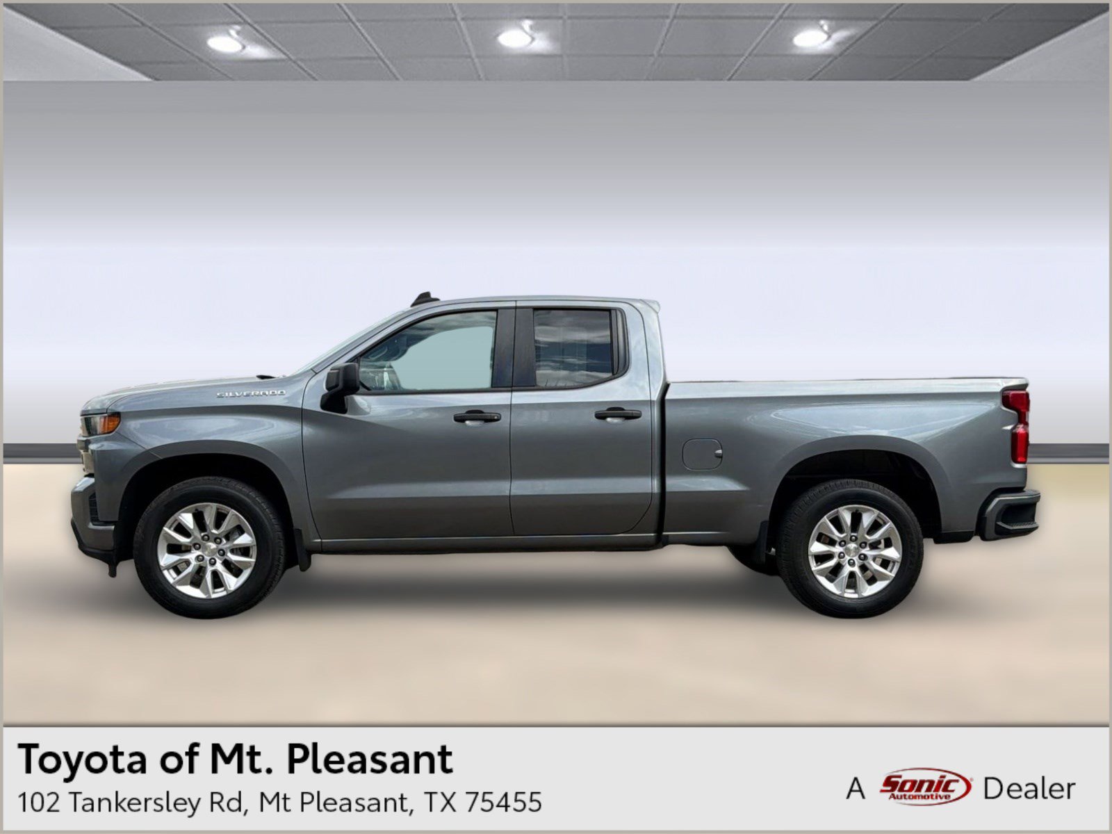 Used 2020 Chevrolet Silverado 1500 Custom w/ Custom Value Package image 1