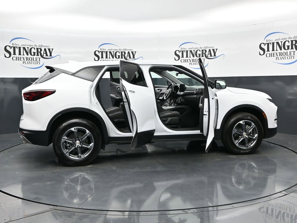 Used 2025 Chevrolet Blazer LT FWD image 36