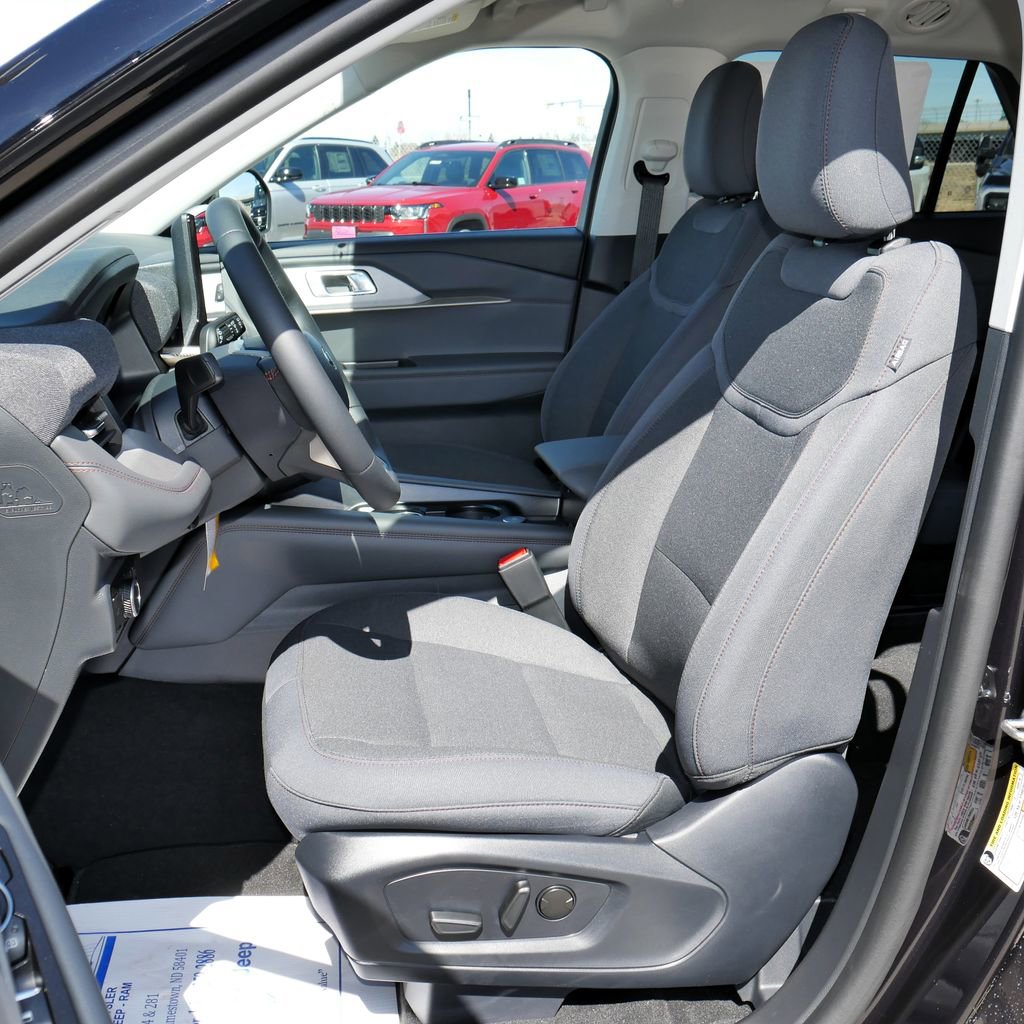 New 2026 Ford Explorer Active image 4