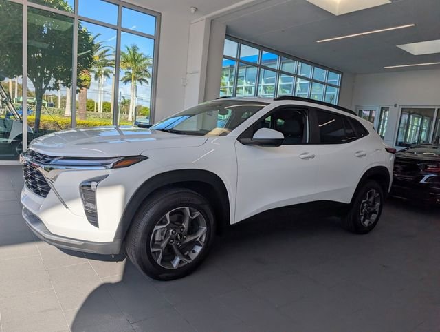 Certified 2025 Chevrolet Trax LT w/ Driver Confidence Package image 3