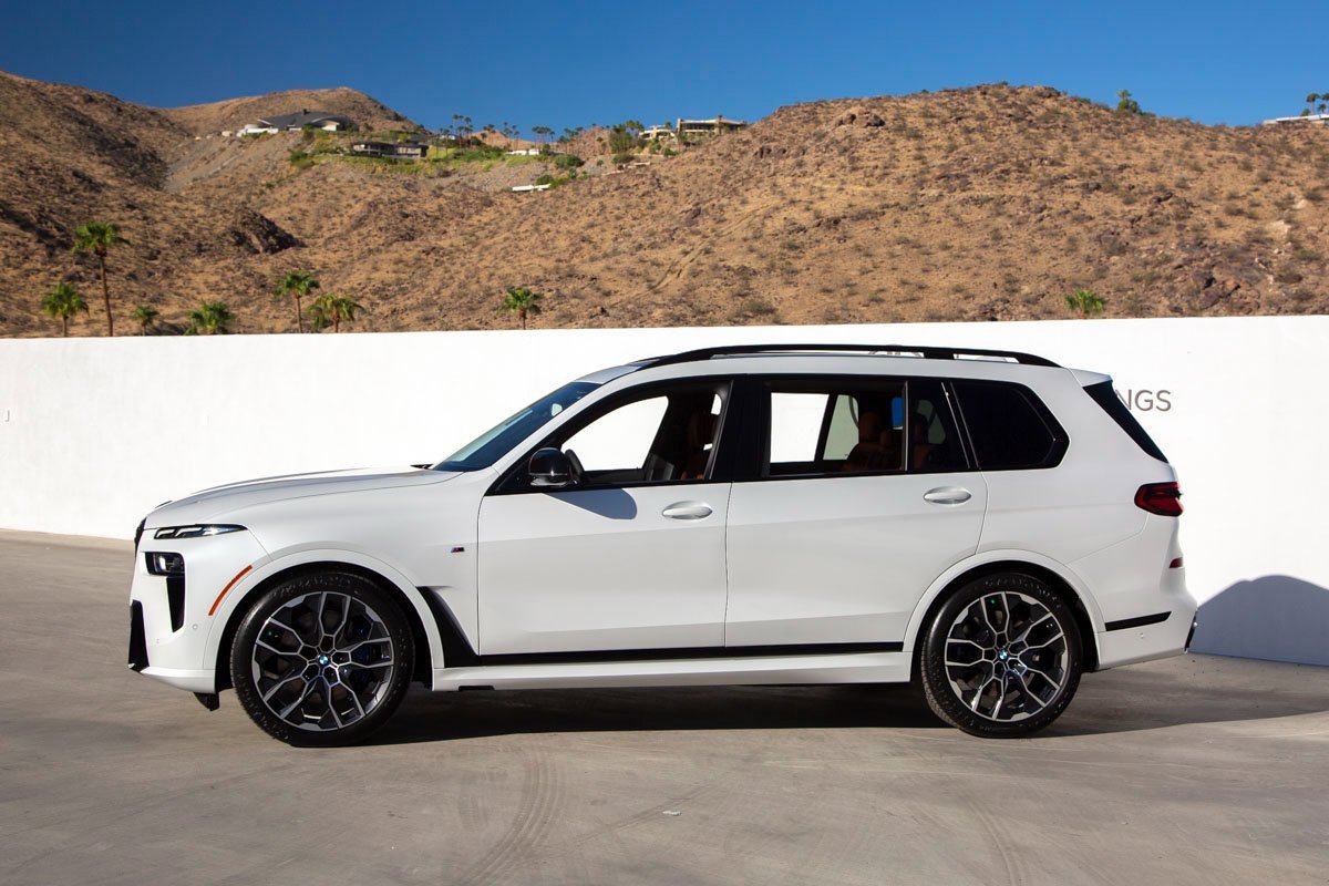 New 2026 BMW X7 M60i image 3
