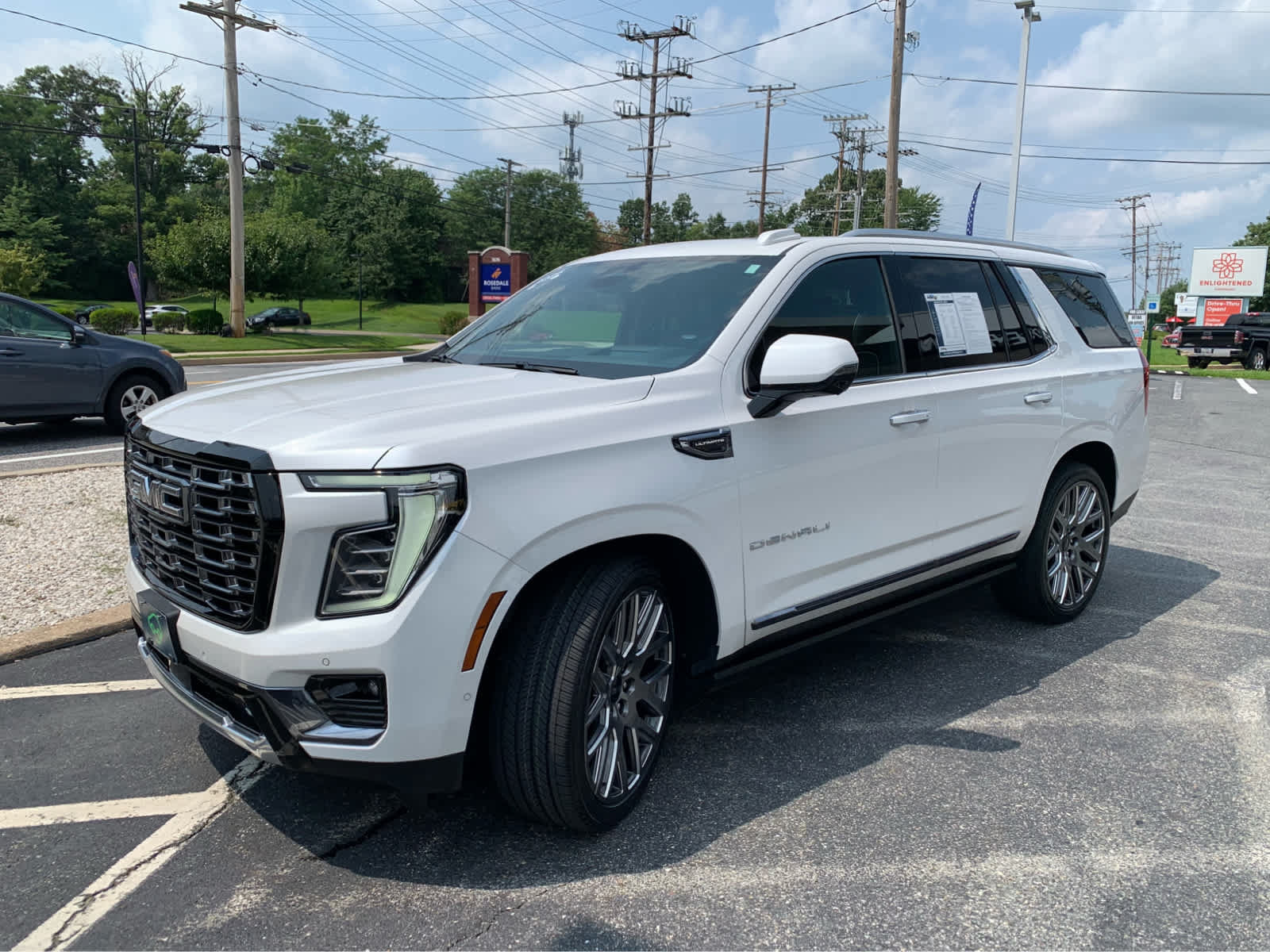 Used 2025 GMC Yukon Denali Ultimate AWD/4WD image 3