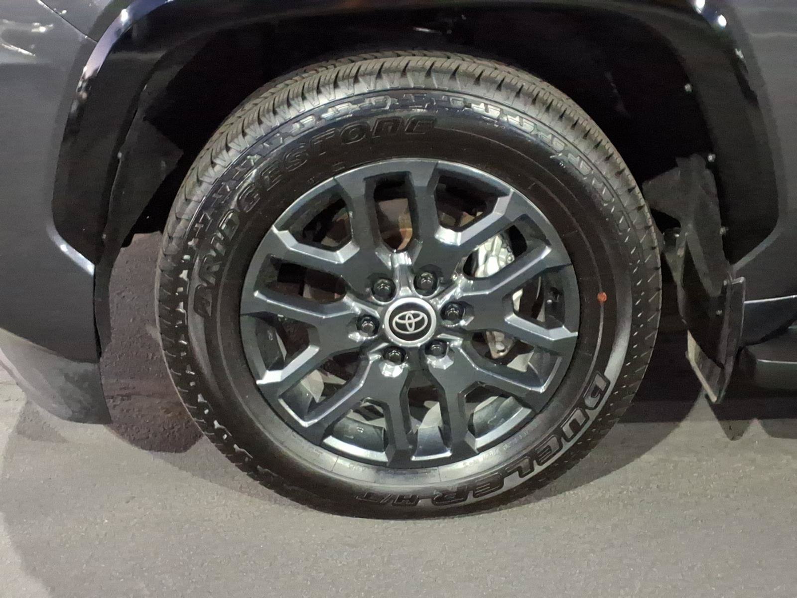 Used 2024 Toyota Sequoia Platinum AWD/4WD image 9