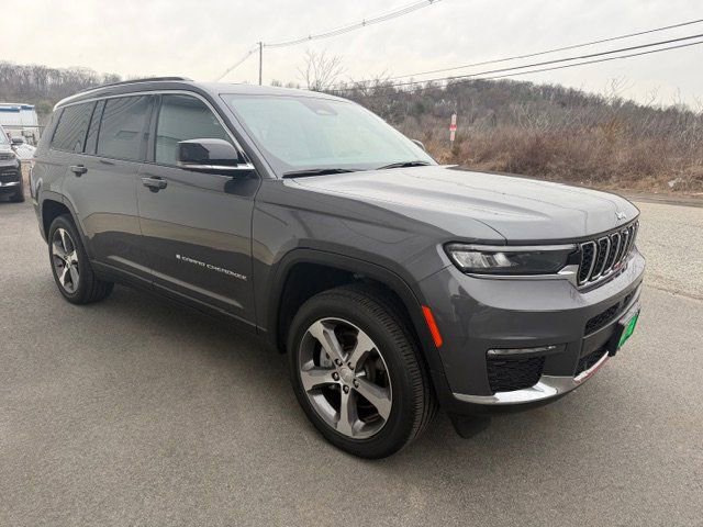 Used 2024 Jeep Grand Cherokee L Limited w/ Luxury Tech Group II image 3
