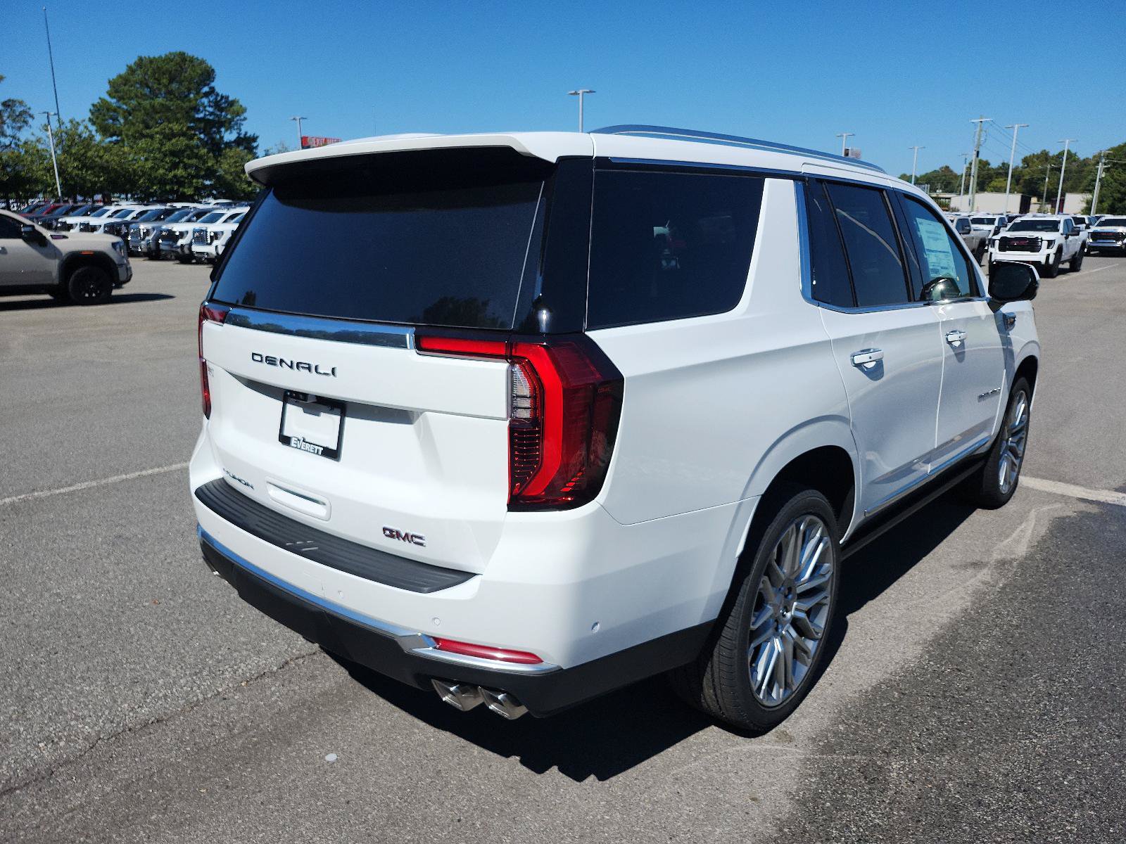 New 2027 GMC Yukon Denali w/ Denali Reserve Package AWD/4WD image 3
