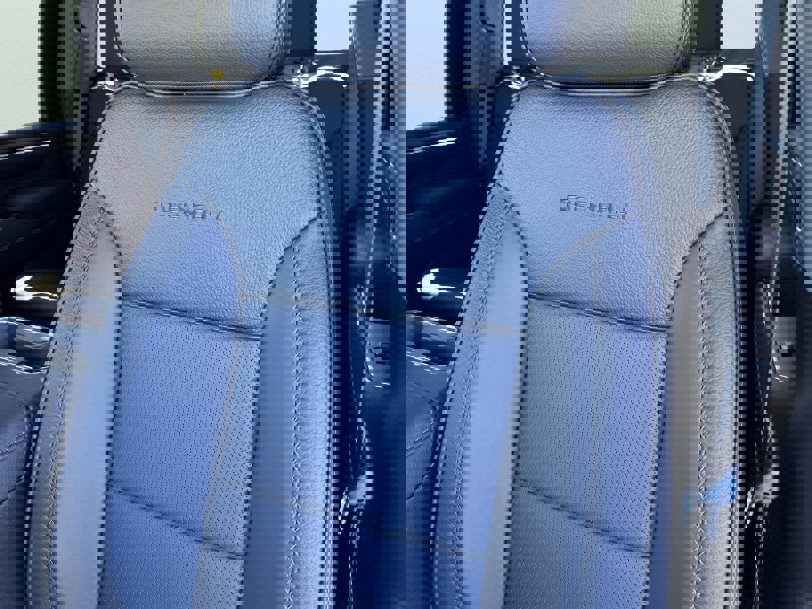 New 2026 GMC Sierra 2500 Denali w/ Denali Reserve Package image 25