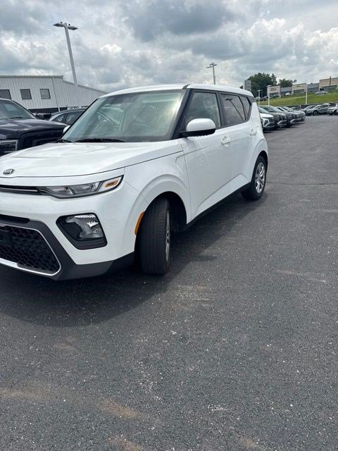 Used 2020 Kia Soul LX FWD image 2
