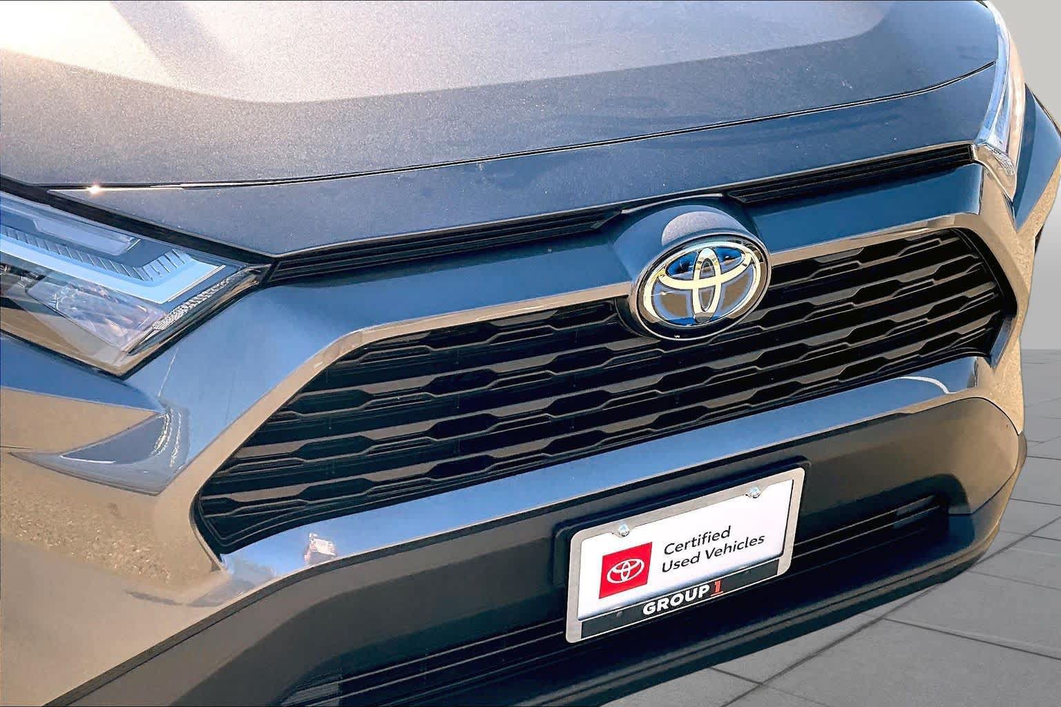 Certified 2024 Toyota RAV4 LE AWD/4WD image 29