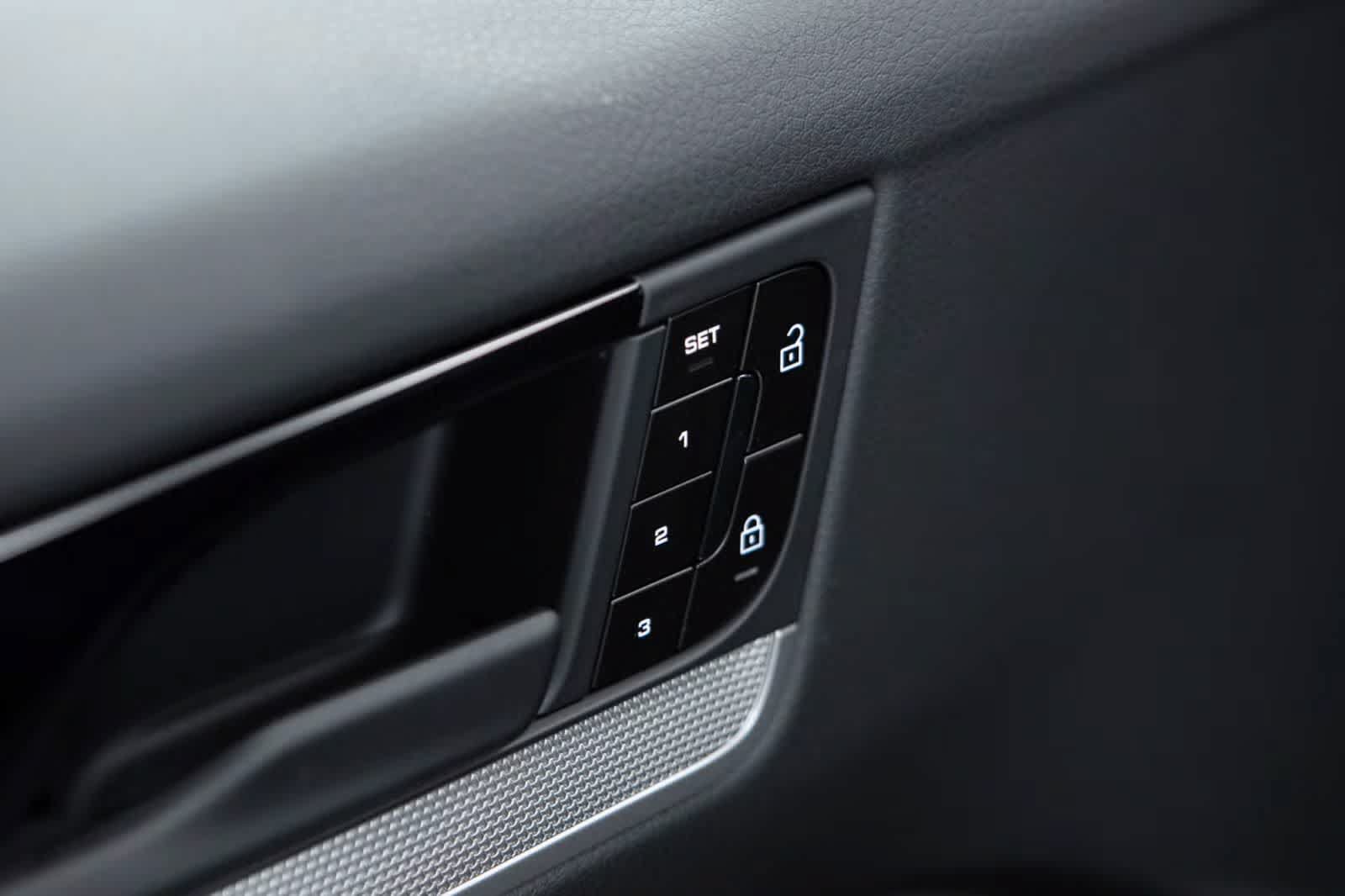 Certified 2026 Porsche Cayenne AWD/4WD image 25