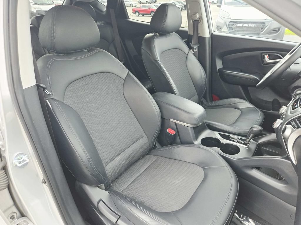 Used 2010 Hyundai Tucson GLS w/ Popular Equipment Pkg 2 FWD image 15