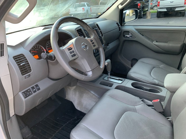 Used 2013 Nissan Frontier SL w/ Moonroof Pkg image 24