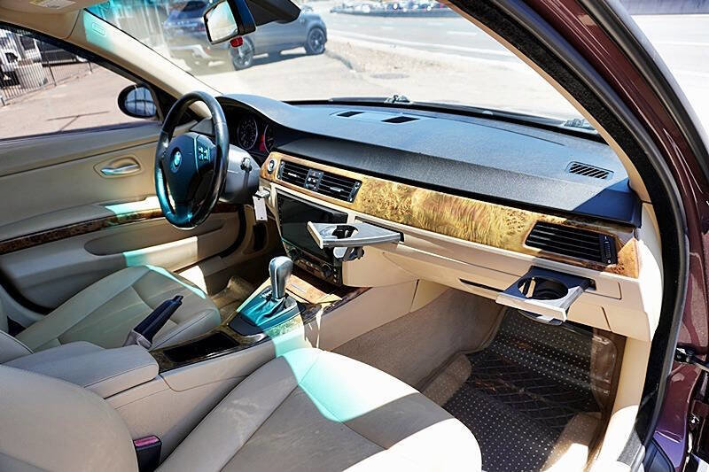 Used 2006 BMW 325i Sedan image 14