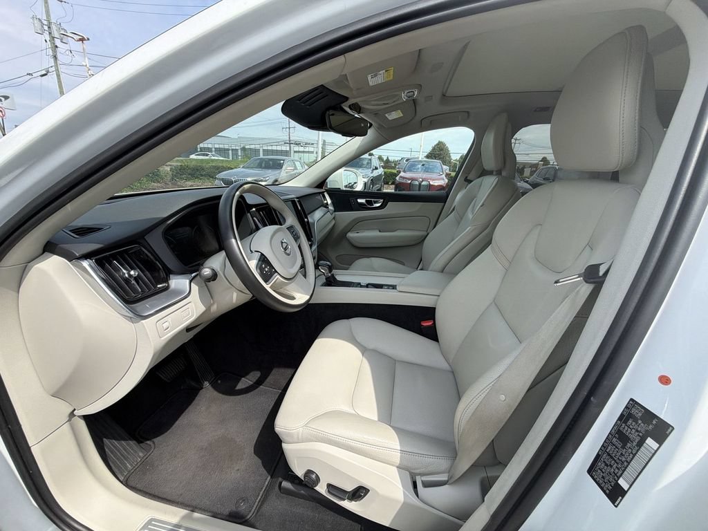 Used 2018 Volvo XC60 T6 Momentum w/ Advanced Package AWD/4WD image 10