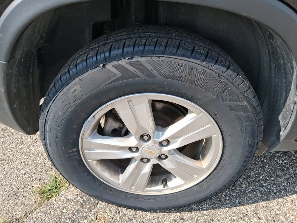 Used 2022 Chevrolet Trax LS w/ Tint and Cruise Package AWD/4WD image 17