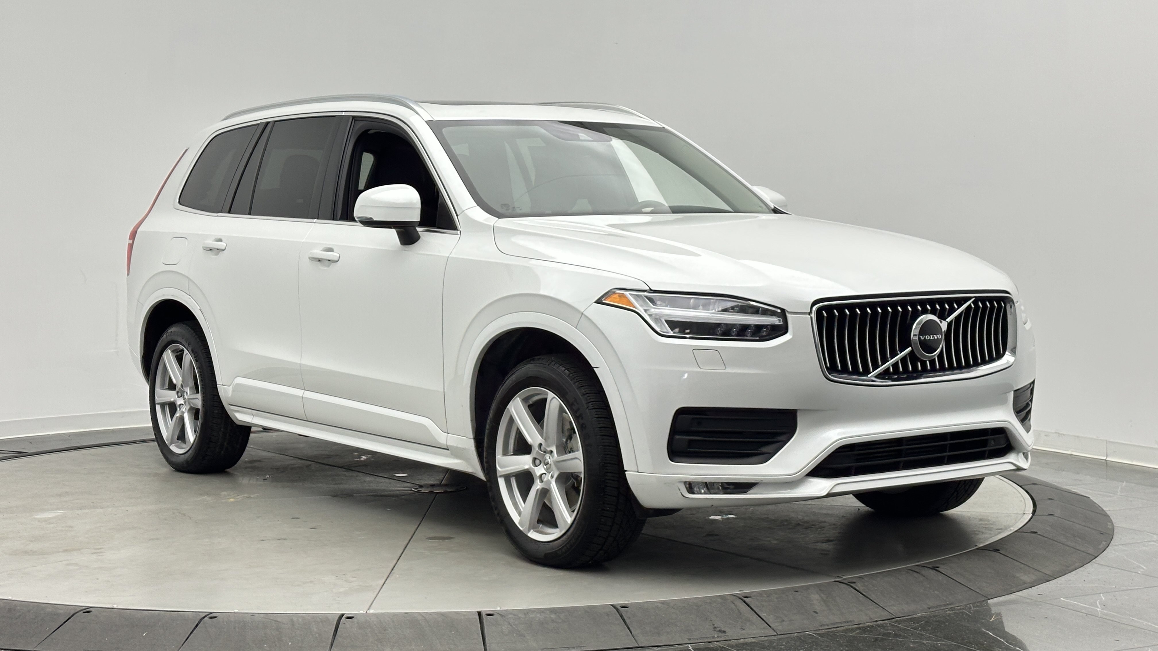 Used 2022 Volvo XC90 T5 Momentum AWD/4WD image 3