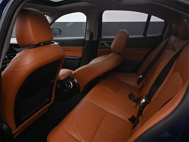 Used 2019 Alfa Romeo Giulia Base image 15