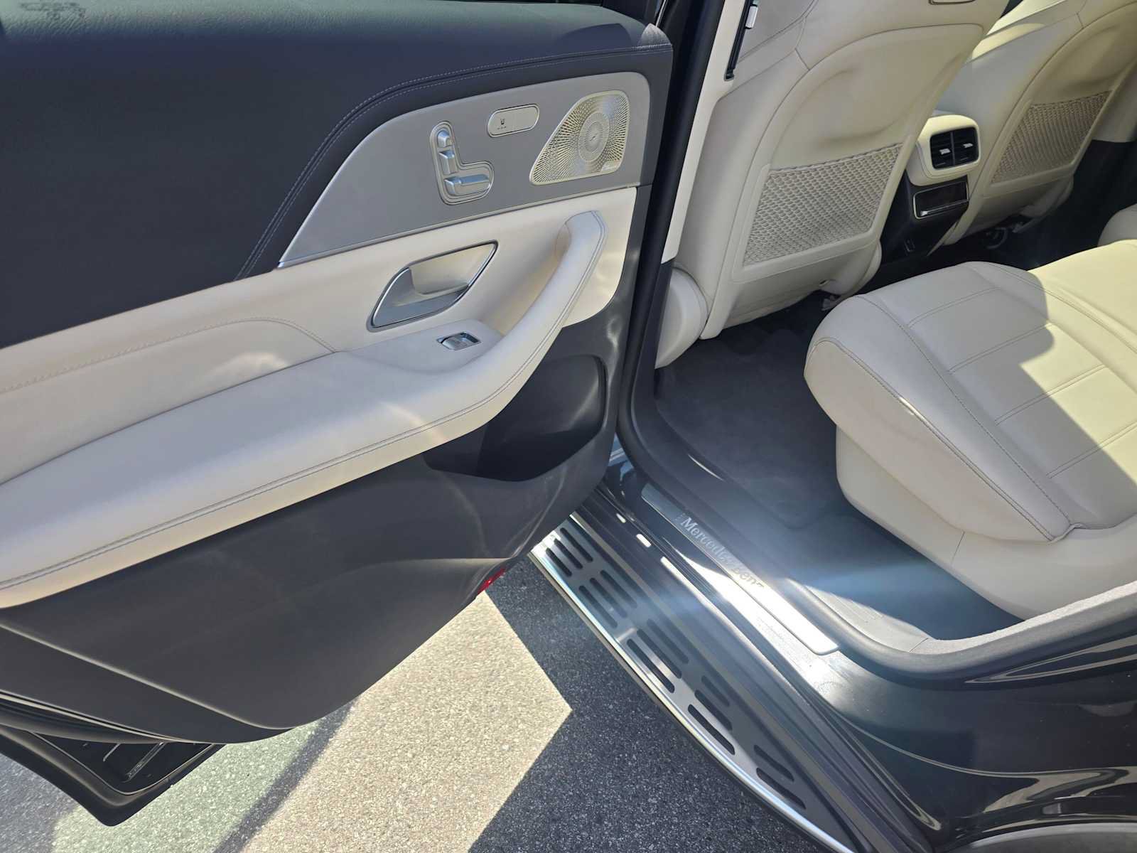 Used 2020 Mercedes-Benz GLS 450 4MATIC image 18