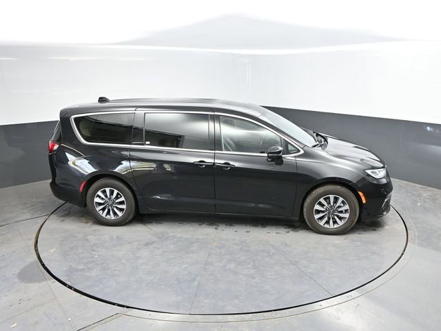 Used 2023 Chrysler Pacifica Touring-L FWD image 43