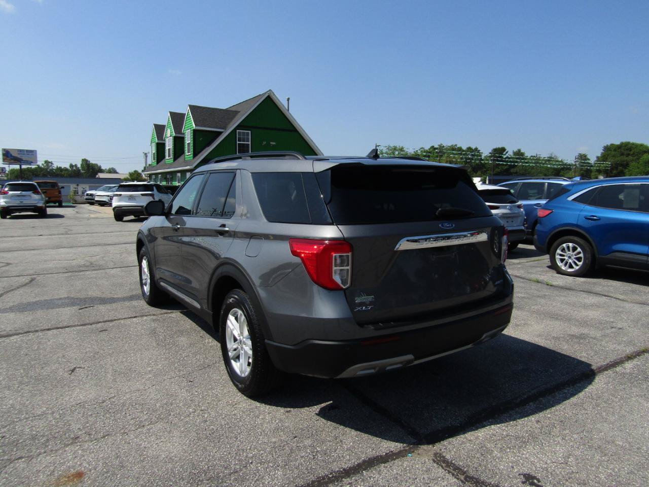 Used 2023 Ford Explorer XLT w/ Equipment Group 202A AWD/4WD image 5