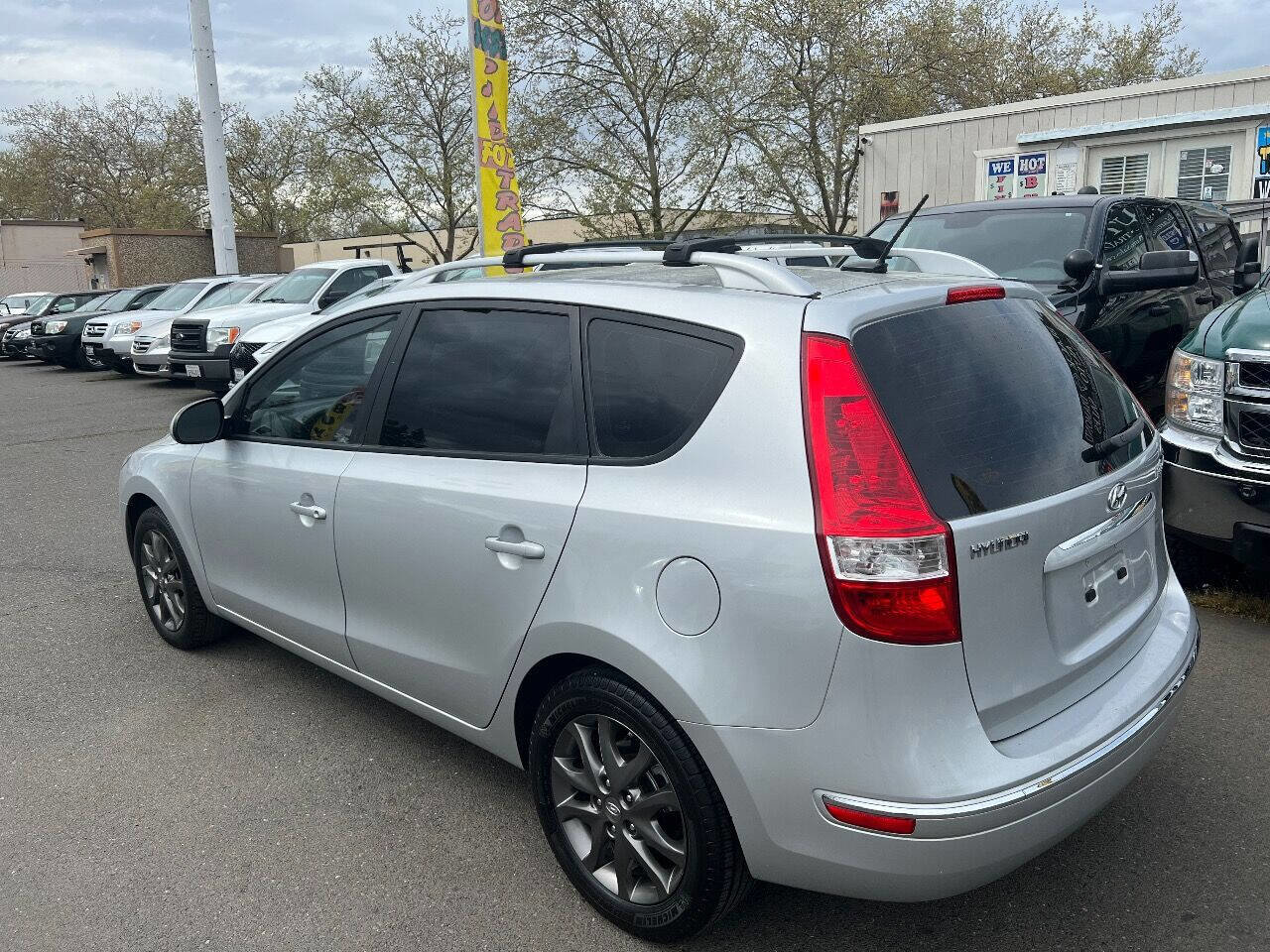 Used 2012 Hyundai Elantra w/ Preferred Pkg image 8