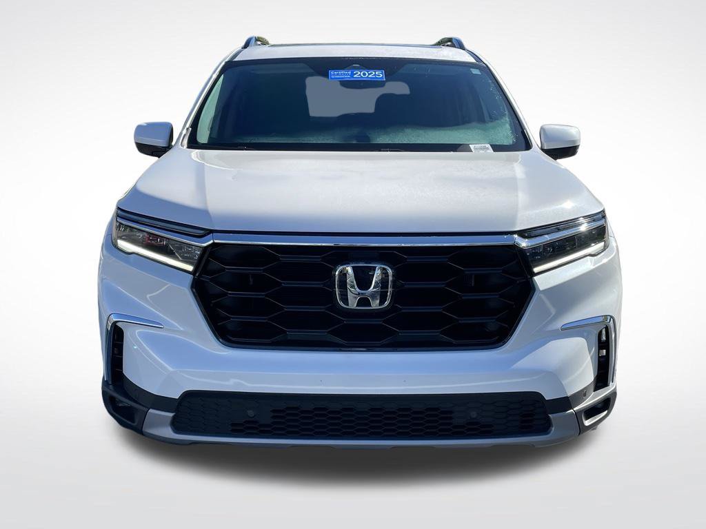 Certified 2025 Honda Pilot Touring image 9