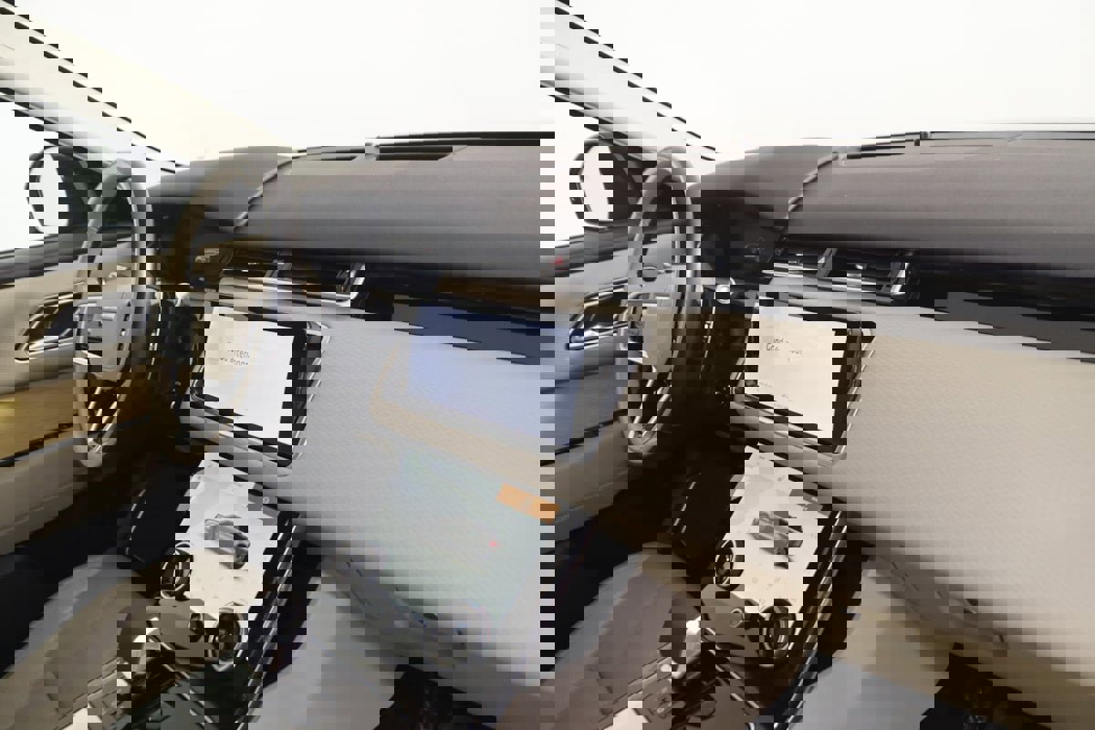 Used 2021 Land Rover Range Rover Velar R-Dynamic S image 45