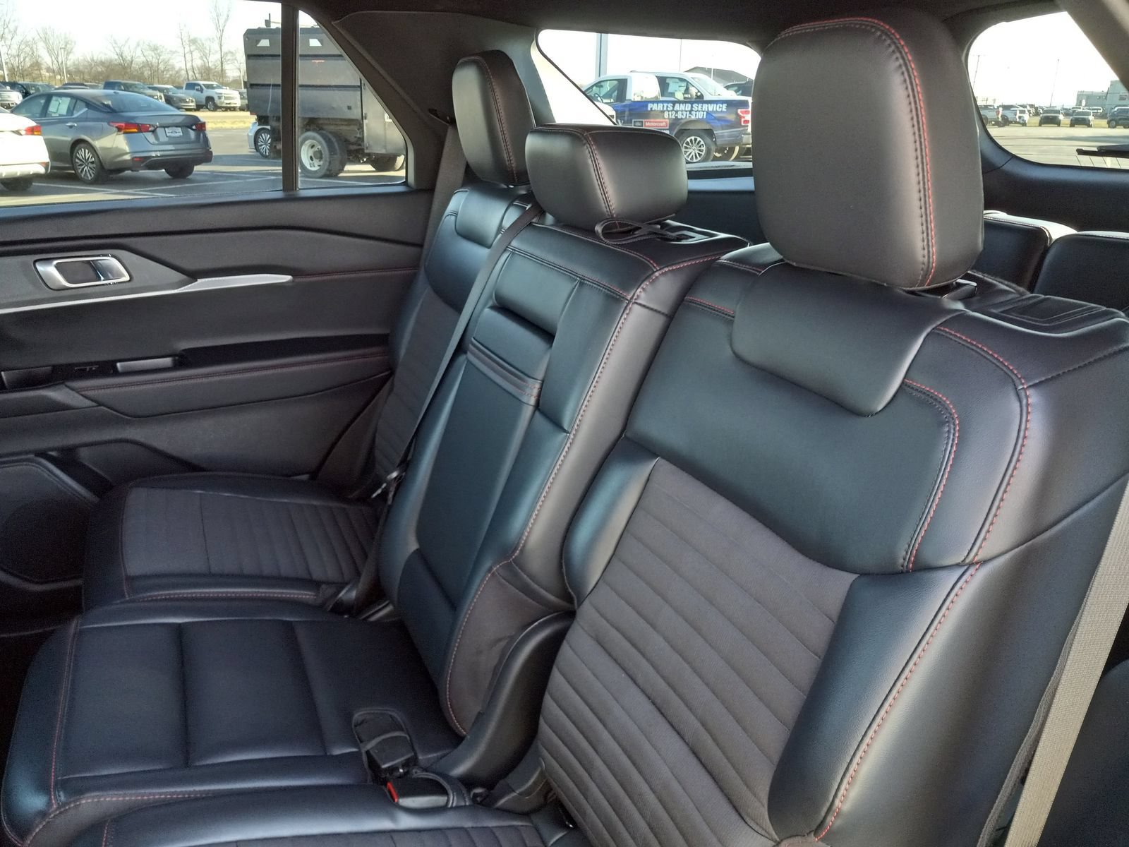 Used 2025 Ford Explorer ST-Line w/ ST-Line Street Pack AWD/4WD image 15