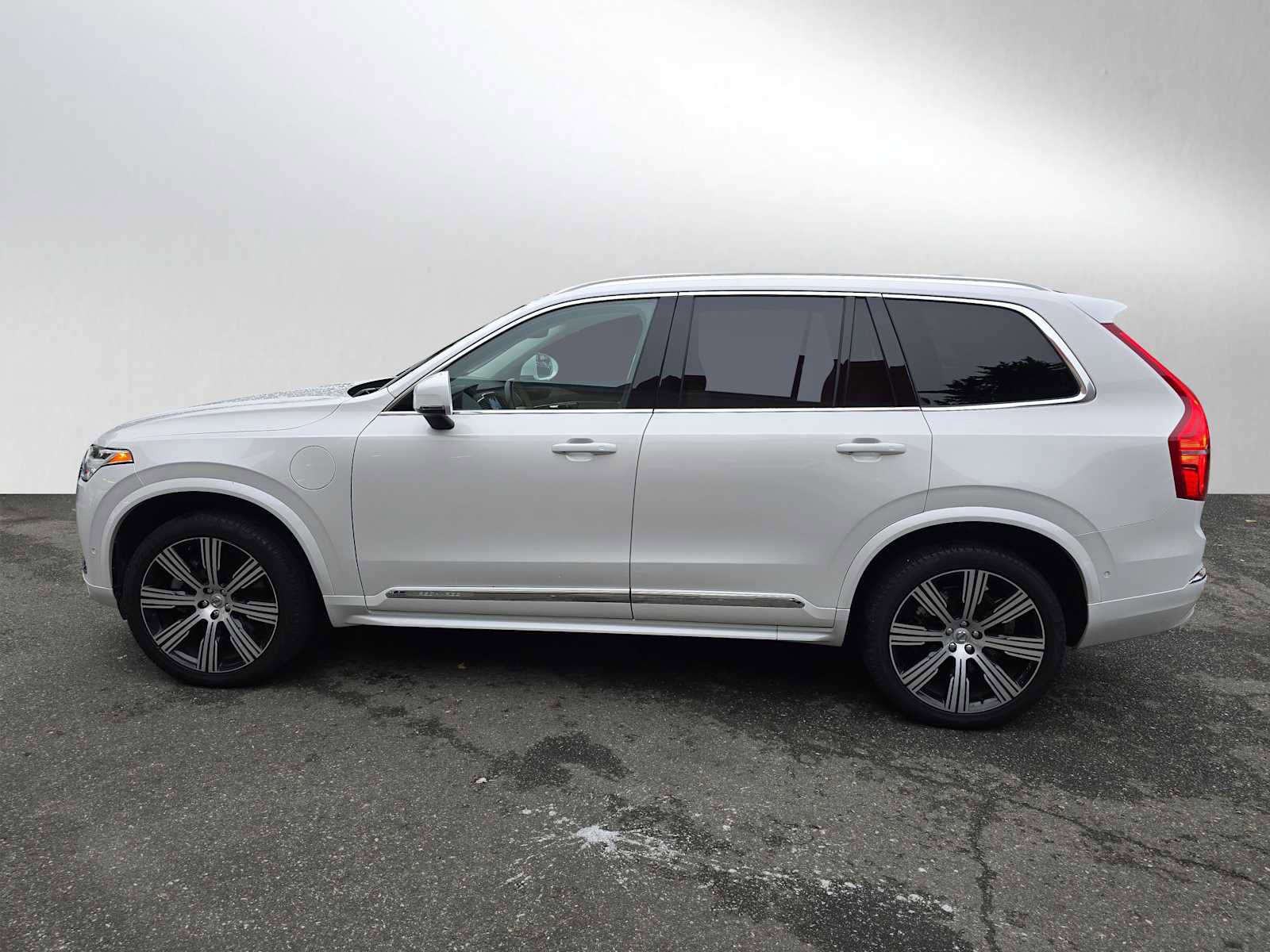 Certified 2024 Volvo XC90 T8 Plus image 6