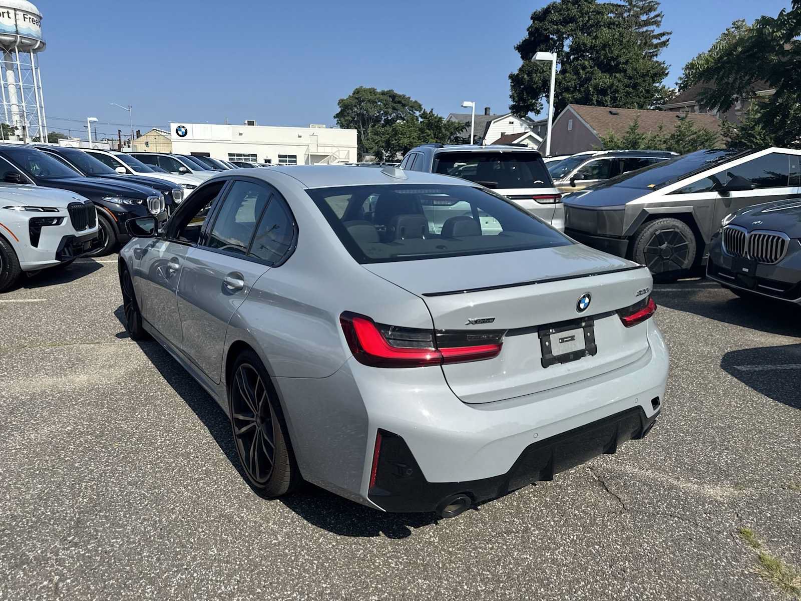 Used 2023 BMW 330i xDrive Sedan w/ M Sport Package AWD/4WD image 5