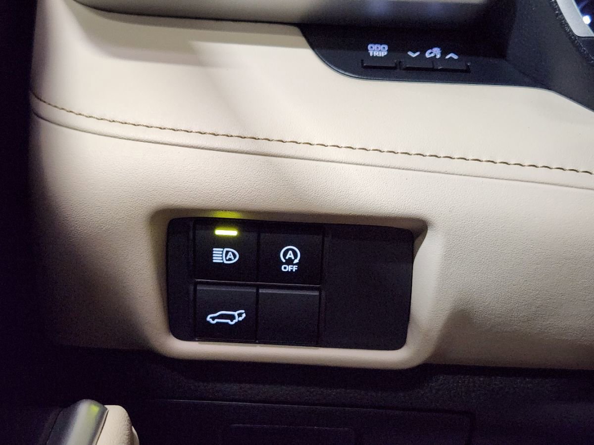 Used 2023 Toyota Highlander XLE FWD image 43
